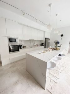 Kitchen Set Bernuansa Putih