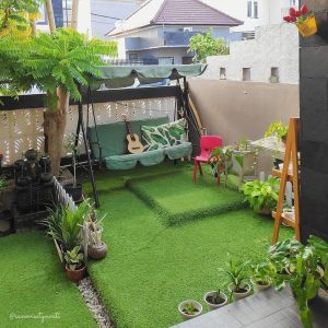 Teras dengan Rumput Sintetis