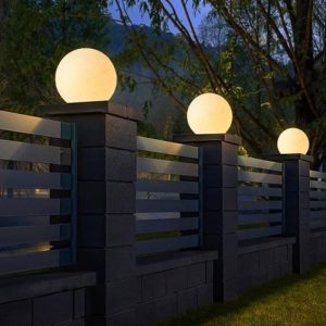 pagar dengan cahaya lampu led