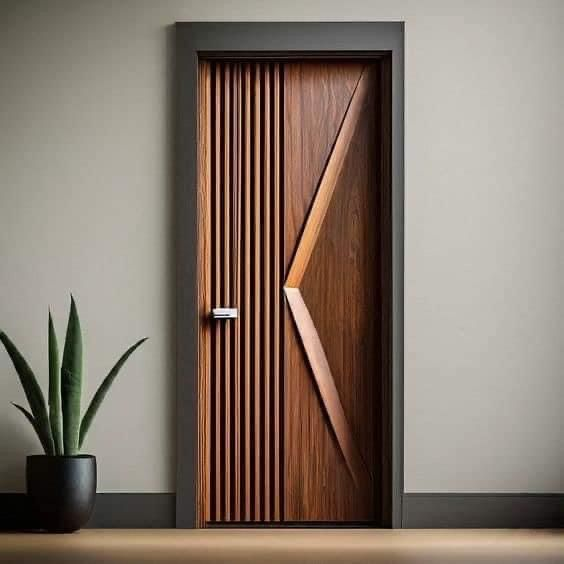 Pintu Kayu dengan Pola Geometris