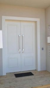 Pintu Putih Polos