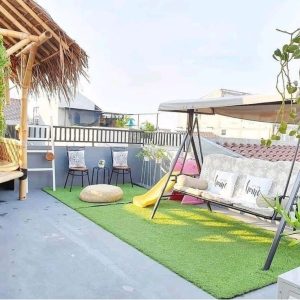 Teras Rooftop dengan Ayunan