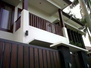 Pagar Balkon Kayu