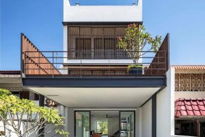 Dak Teras dengan Balkon