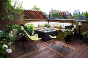 Teras Rooftop yang Cozy