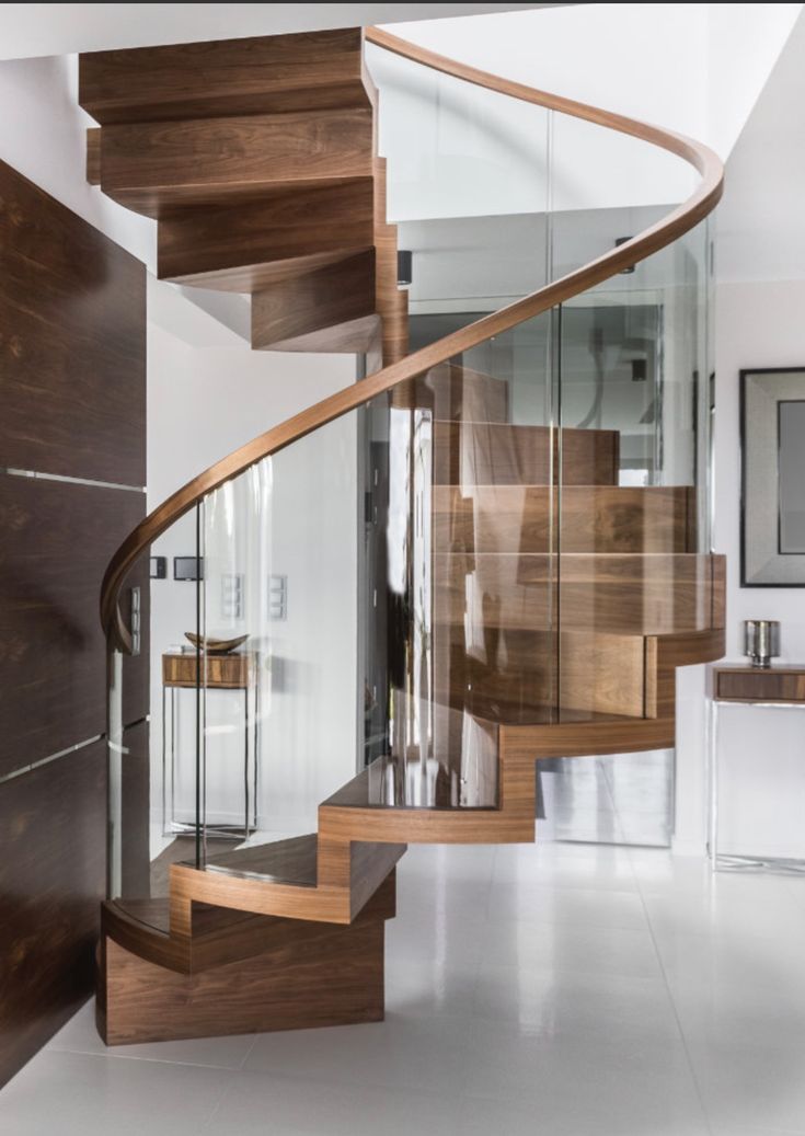 Tangga Putar dengan Railing Kaca