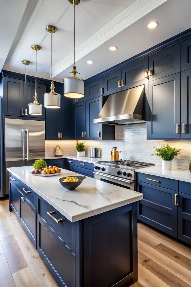 Navy Blue & Putih: Elegan dan Fresh Seperti Dapur Hotel