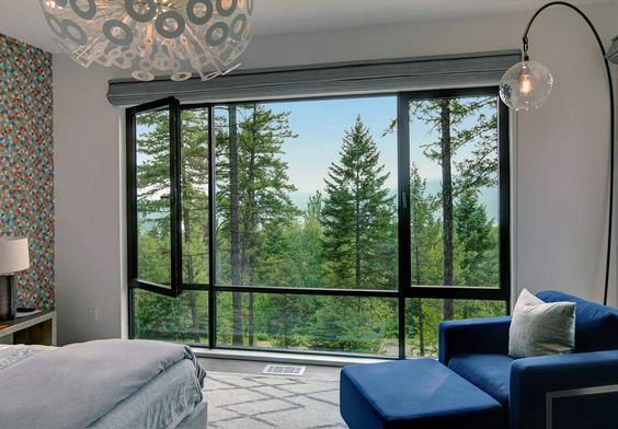 Jendela Besar dari Lantai ke Langit-Langit