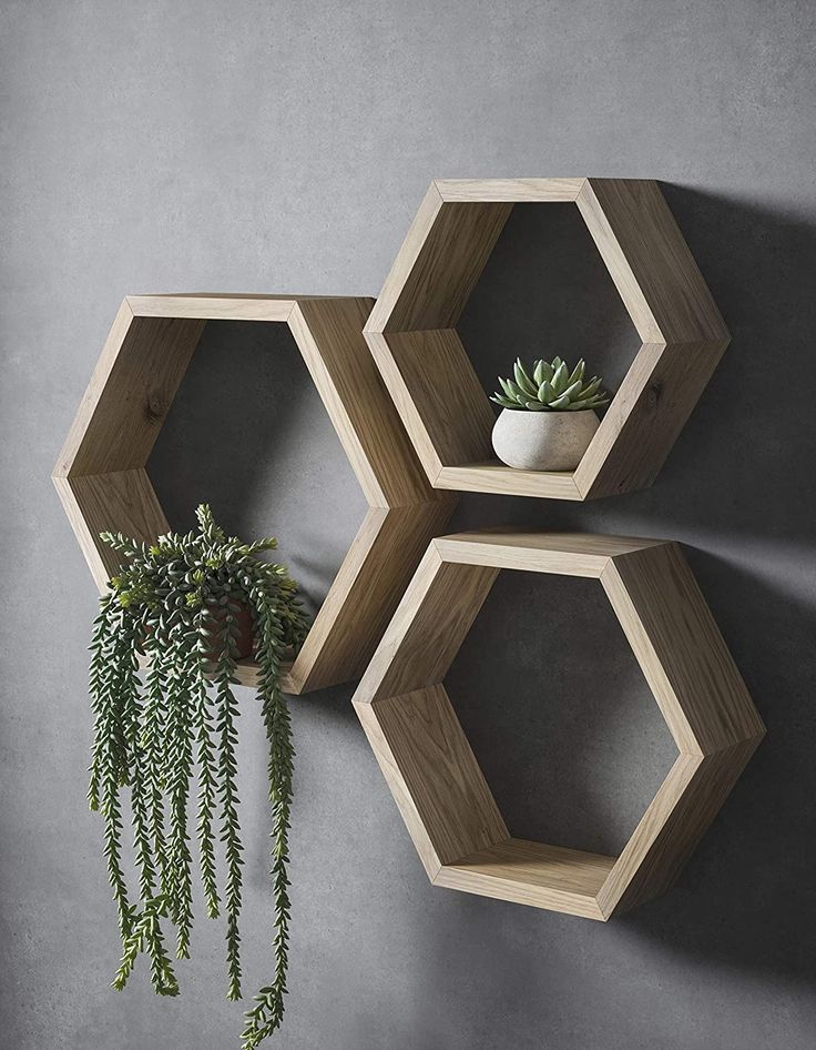 Rak Dinding dengan Bentuk Geometris