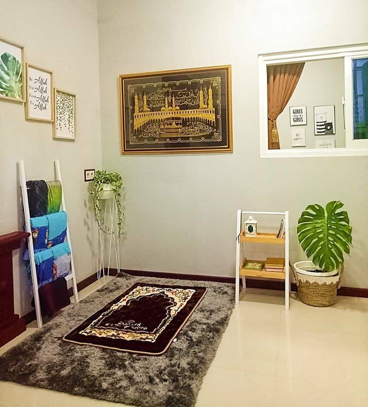 Mushola di Sudut Ruangan yang Praktis  