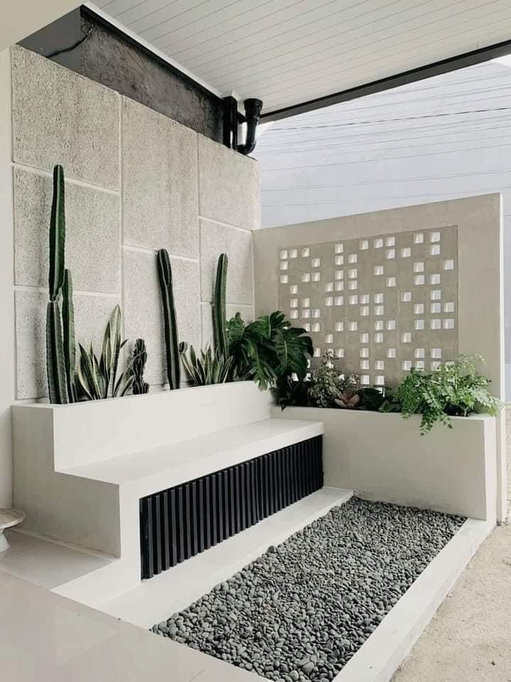 Teras Natural dengan Batu Alam dan Tanaman