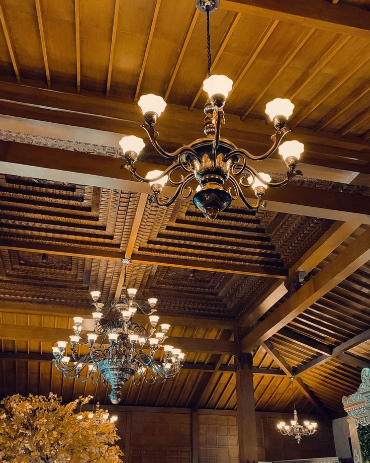 Pencahayaan Hangat dengan Lampu Gantung Klasik