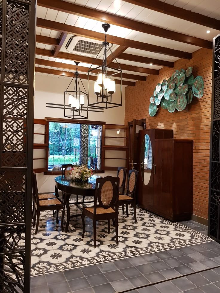 Interior dengan Sentuhan Rumah Joglo 